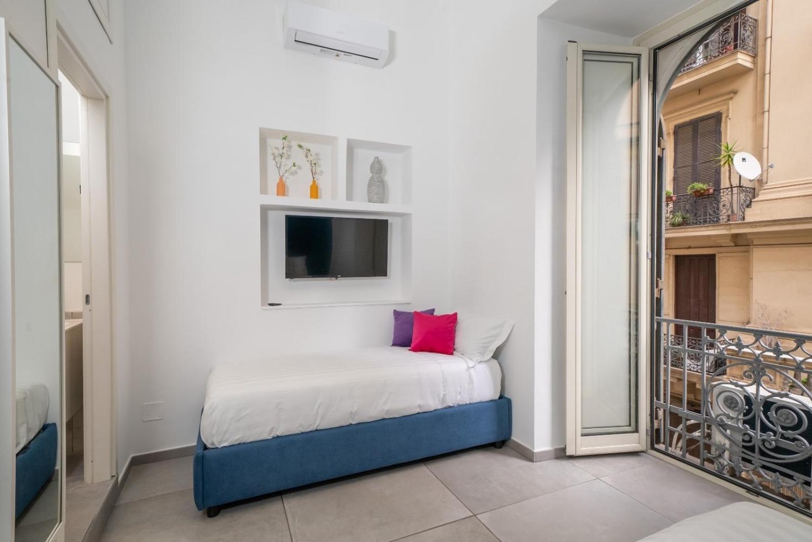 Bovio Boutique Studio Apartment เนเปิลส์ ภายนอก รูปภาพ