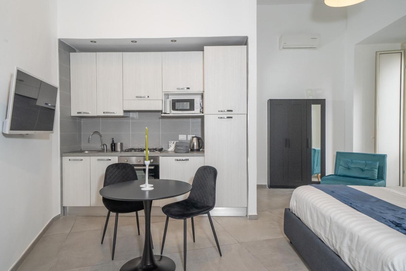 Bovio Boutique Studio Apartment เนเปิลส์ ภายนอก รูปภาพ